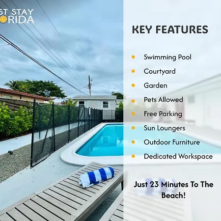 Tropical Villa Pool Courtyard & Garden View